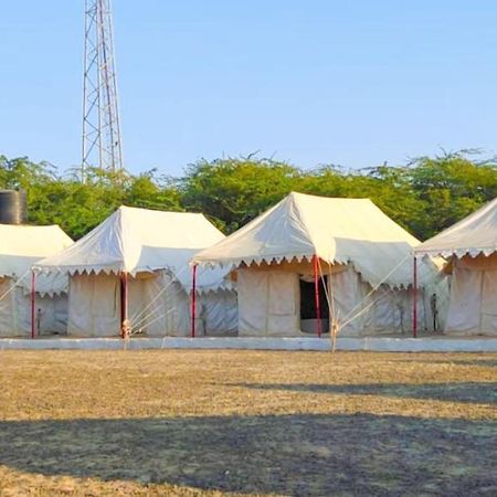 Mahefeel E Rann Resort Bherandiāla Kültér fotó