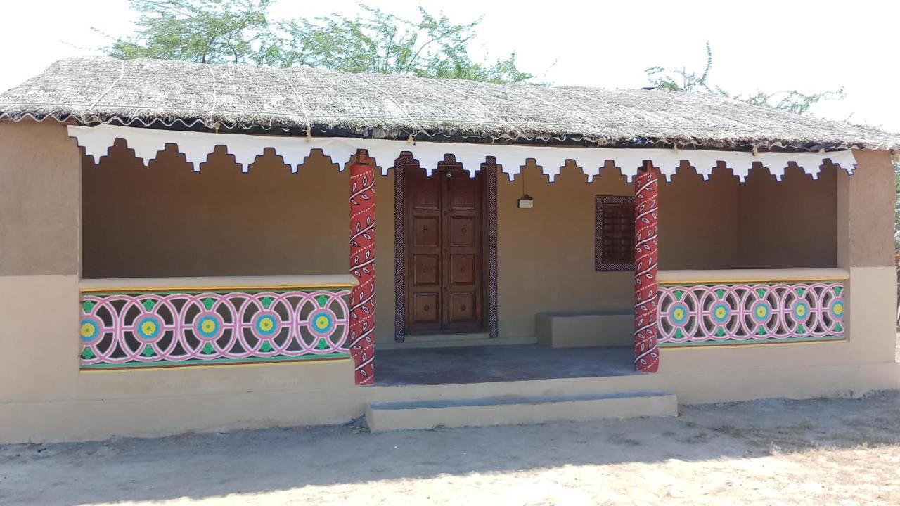 Mahefeel E Rann Resort Bherandiāla Kültér fotó