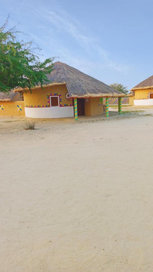 Mahefeel E Rann Resort Bherandiāla Kültér fotó