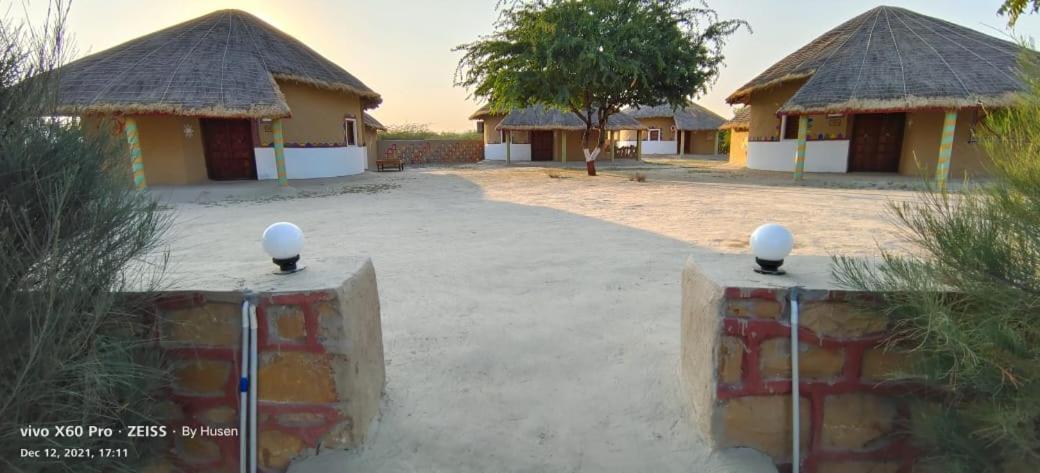 Mahefeel E Rann Resort Bherandiāla Kültér fotó