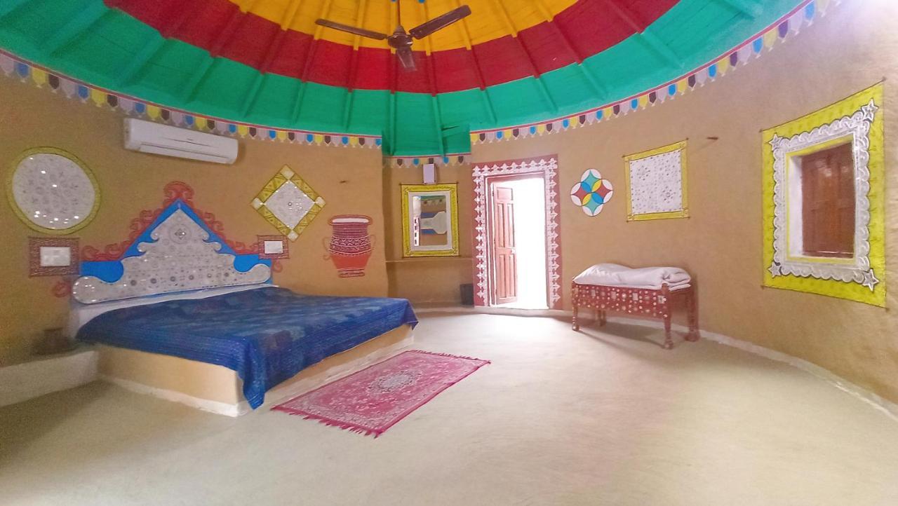 Mahefeel E Rann Resort Bherandiāla Kültér fotó