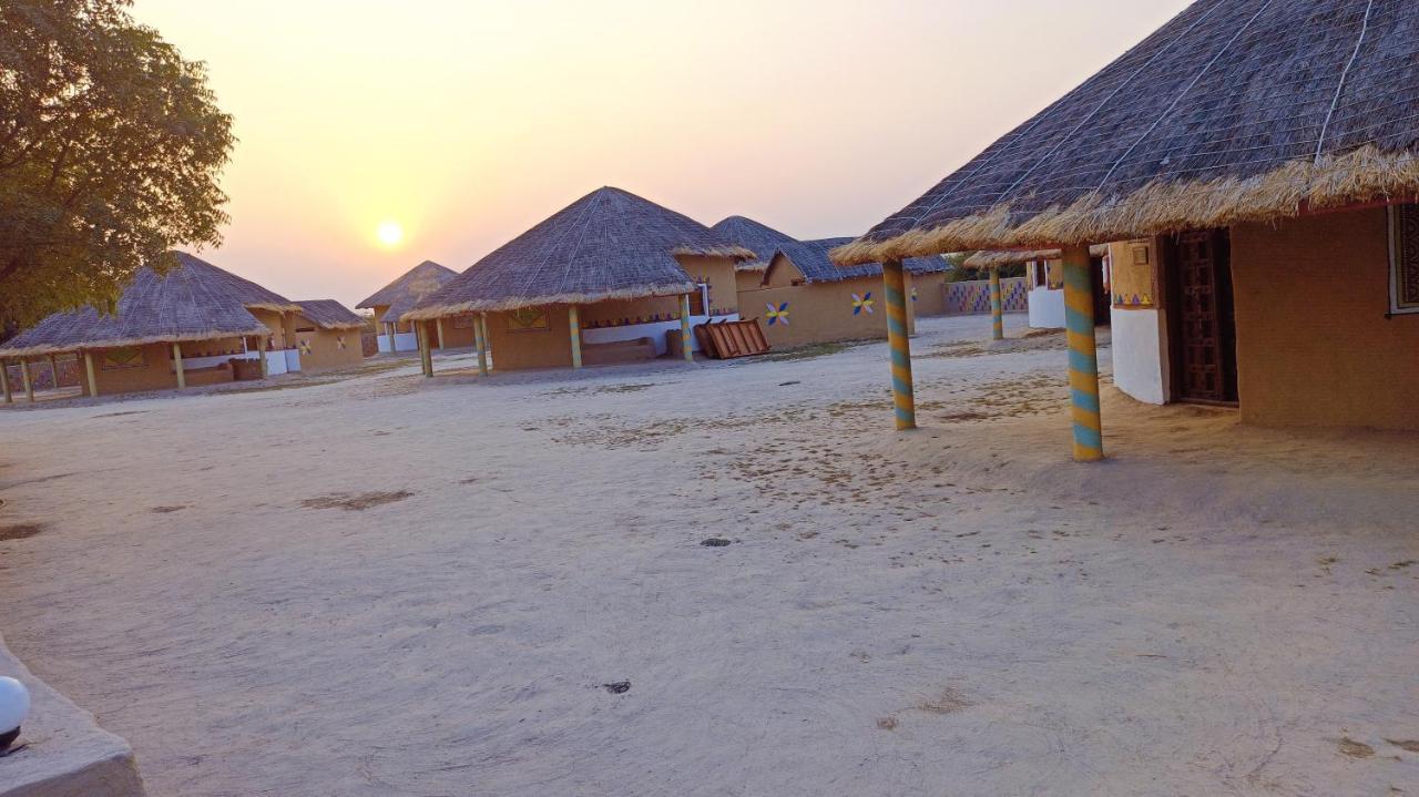 Mahefeel E Rann Resort Bherandiāla Kültér fotó