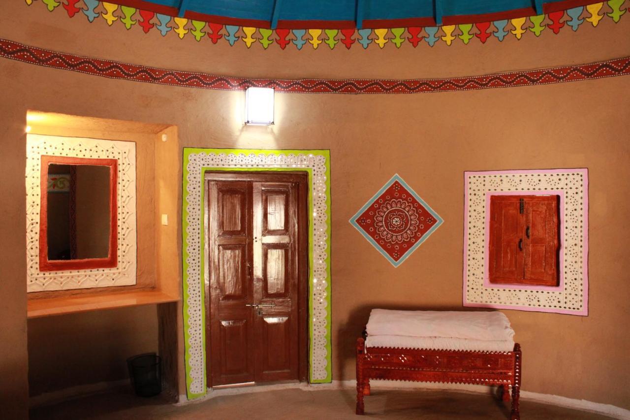 Mahefeel E Rann Resort Bherandiāla Kültér fotó