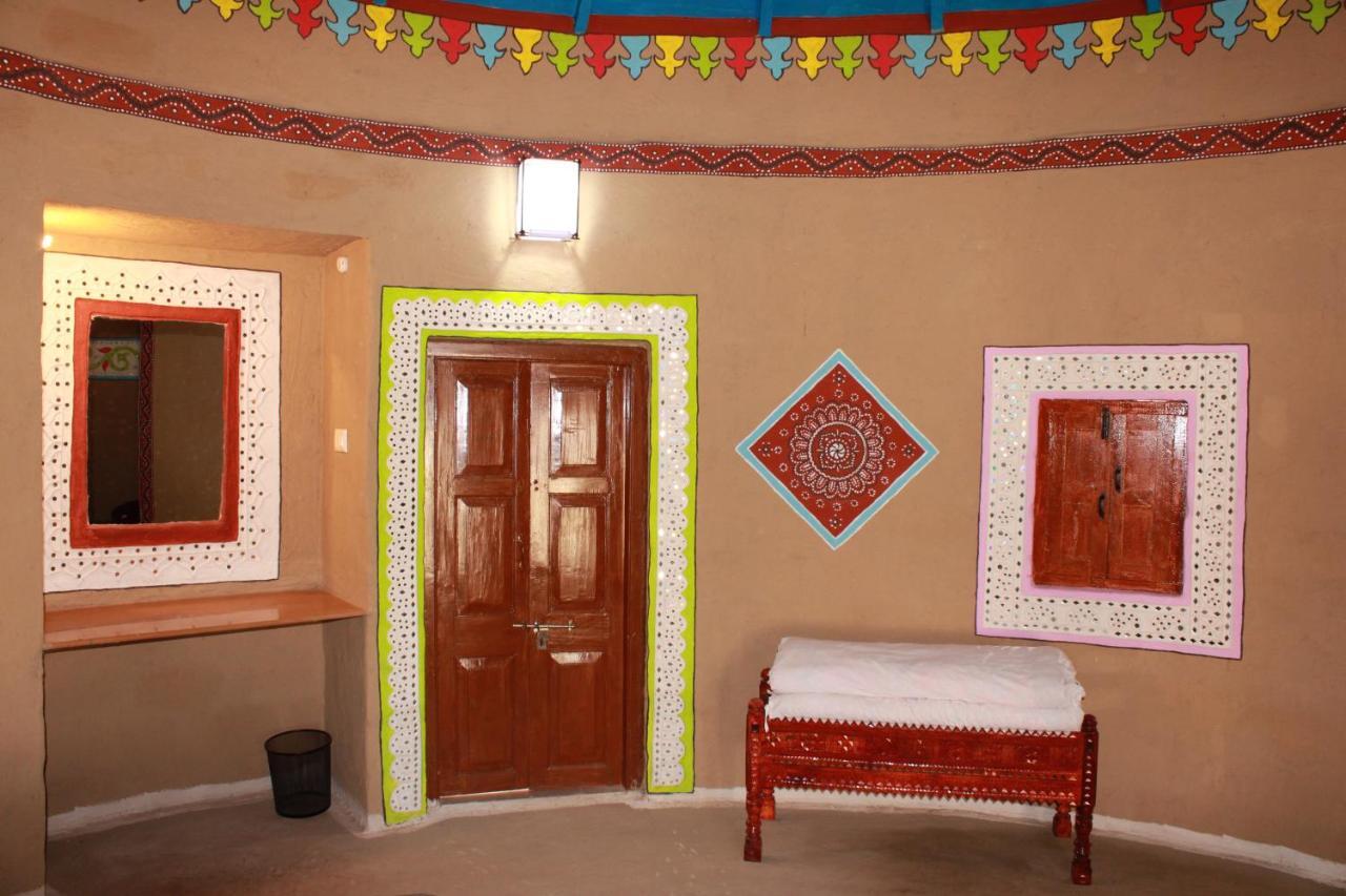 Mahefeel E Rann Resort Bherandiāla Kültér fotó