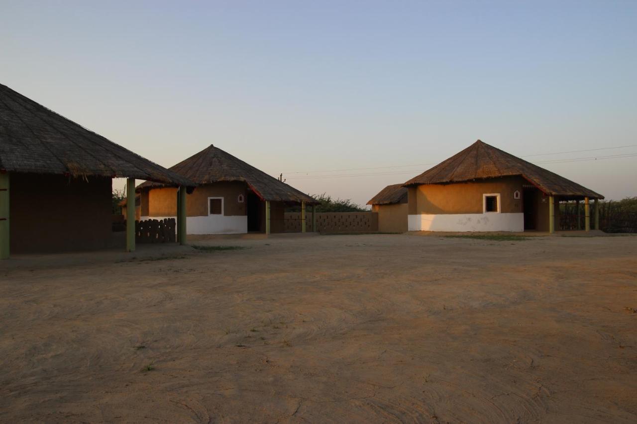 Mahefeel E Rann Resort Bherandiāla Kültér fotó