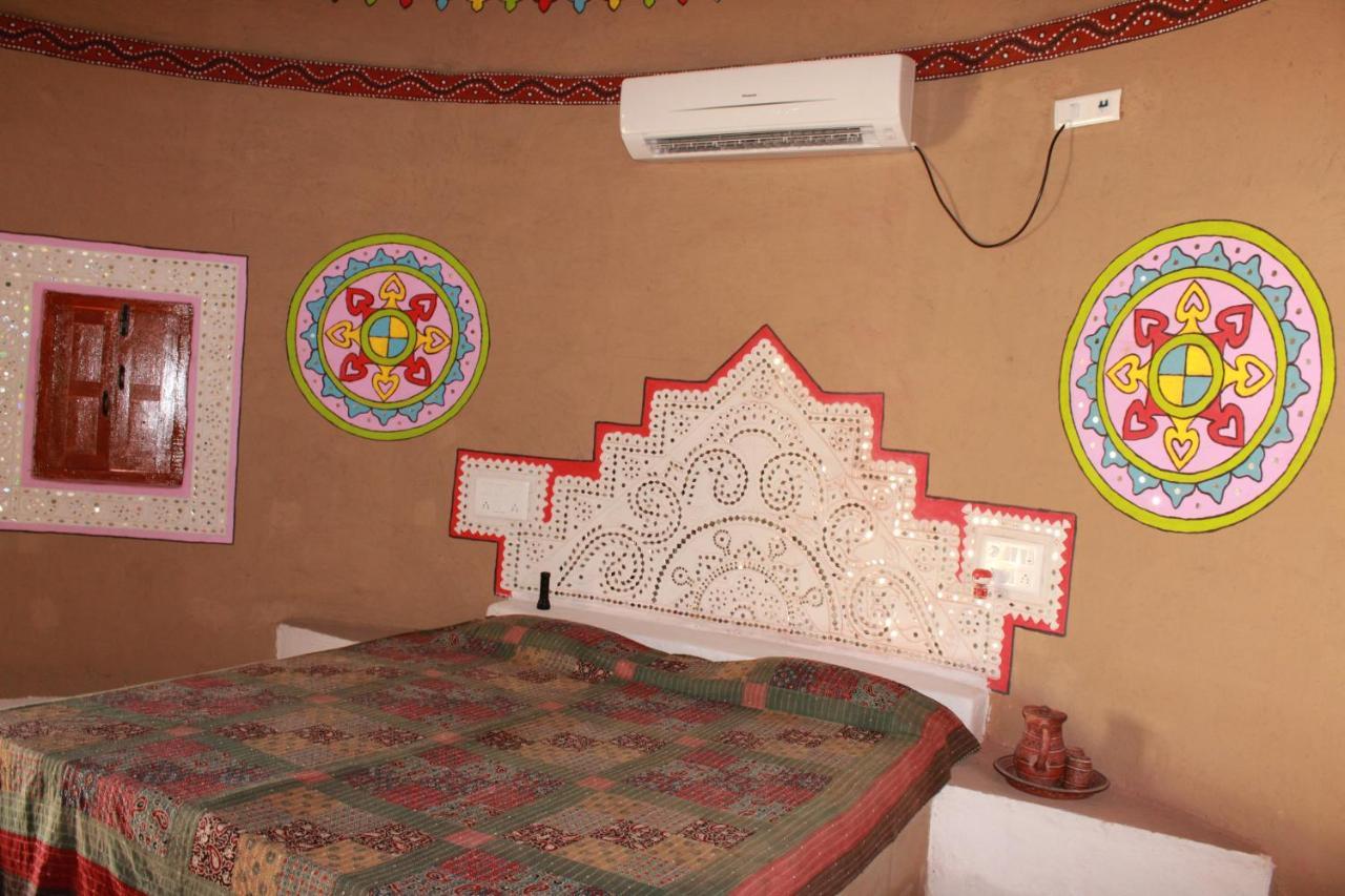 Mahefeel E Rann Resort Bherandiāla Kültér fotó